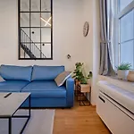Queen Barbora Lofts Apartment *
