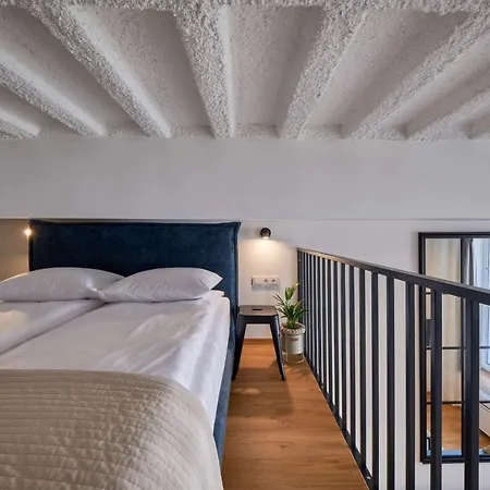 Queen Barbora Lofts *