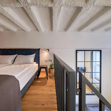 Queen Barbora Lofts Apartment *